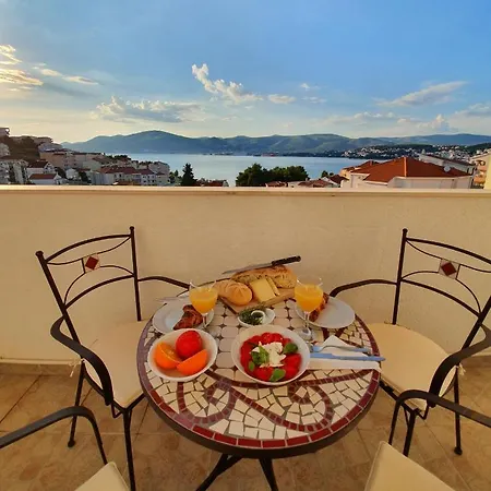 Penthouse Duplex Anna - 4 Bed 3 Bath - Seaview - Free Parking - And Restaurants 250m - Ciovo And - 15 Minutes To Airport Apartment *